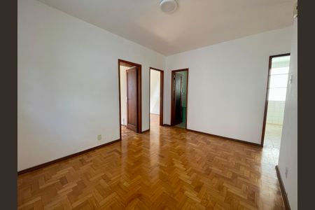 Corredor de apartamento para alugar com 3 quartos, 92m² em Santo Antônio, Belo Horizonte