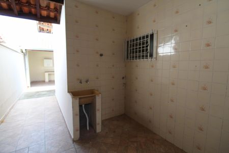 Casa para alugar com 100m², 3 quartos e 4 vagasQuintal