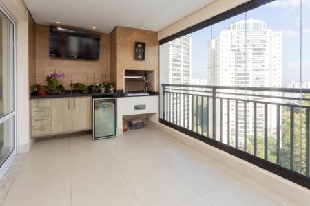 Apartamento à venda com 160m², 3 quartos e 3 vagasChurrasqueira