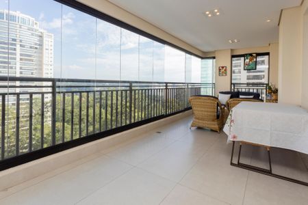 Apartamento à venda com 160m², 3 quartos e 3 vagasVaranda