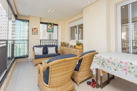 Apartamento à venda com 160m², 3 quartos e 3 vagasVaranda