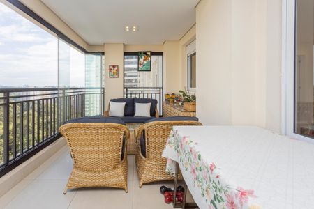 Apartamento à venda com 160m², 3 quartos e 3 vagasVaranda