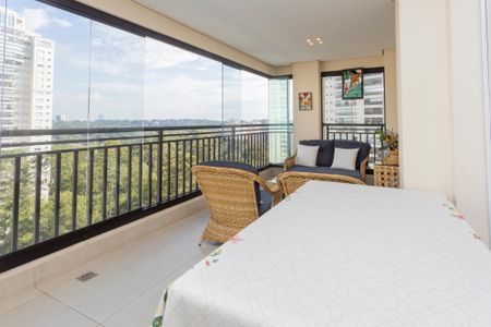 Apartamento à venda com 160m², 3 quartos e 3 vagasVaranda