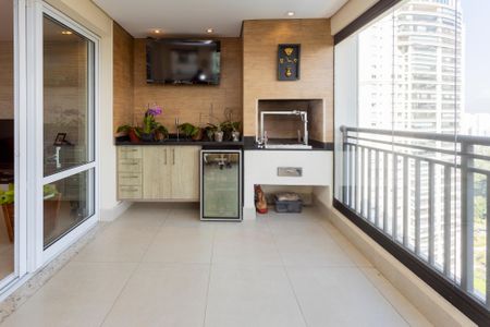 Apartamento à venda com 160m², 3 quartos e 3 vagasChurrasqueira