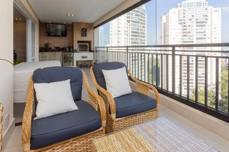 Apartamento à venda com 160m², 3 quartos e 3 vagasVaranda