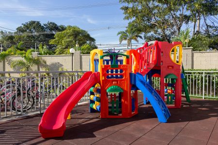 Apartamento para alugar com 80m², 2 quartos e 1 vaga Apartamento para alugar com 80m², 2 quartos e 1 vagaÁrea comum - Playground