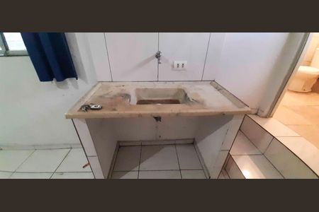 Cozinha de kitnet/studio para alugar com 1 quarto, 25m² em Vila Dalva, São Paulo