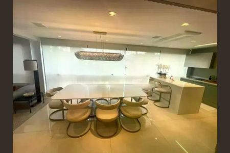 Apartamento à venda com 220m², 3 quartos e 3 vagas