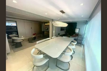 Apartamento à venda com 220m², 3 quartos e 3 vagas