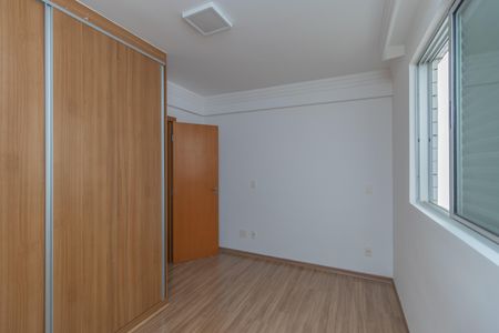 Apartamento à venda com 4 quartos, 259m² em Floresta, Belo Horizonte