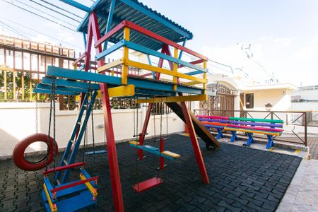 Casa de condomínio à venda com 135m², 3 quartos e 2 vagasÁrea comum - Playground
