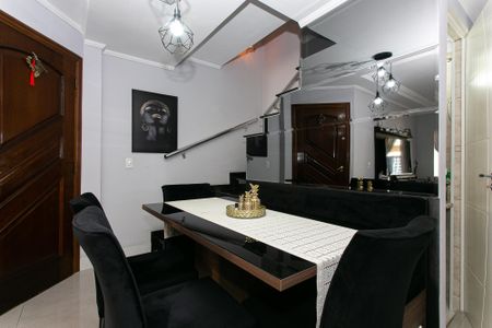 Casa de condomínio à venda com 135m², 3 quartos e 2 vagasSala