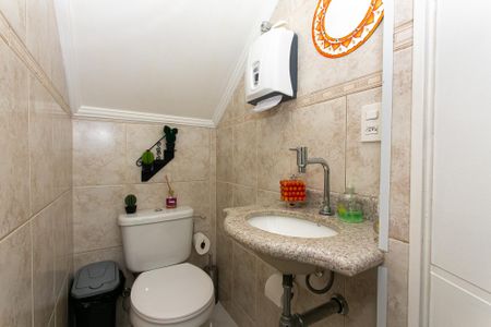 Casa de condomínio à venda com 135m², 3 quartos e 2 vagasLavabo