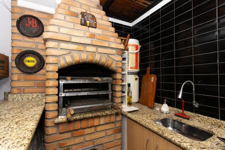Casa de condomínio à venda com 135m², 3 quartos e 2 vagasChurrasqueira