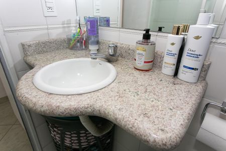 Casa de condomínio à venda com 135m², 3 quartos e 2 vagasBanheiro