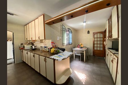Casa à venda com 1240m², 5 quartos e 4 vagas