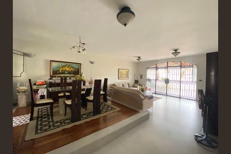 Casa à venda com 1240m², 5 quartos e 4 vagas