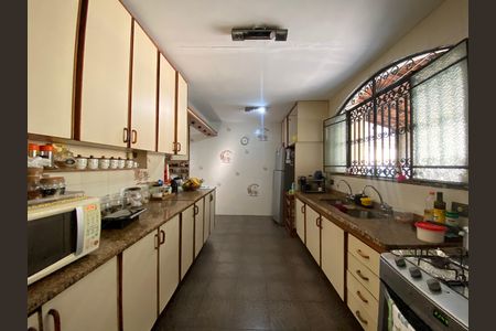 Casa à venda com 1240m², 5 quartos e 4 vagas