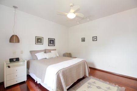 Casa à venda com 300m², 4 quartos e 3 vagasSuíte 2