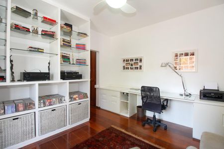 Casa à venda com 300m², 4 quartos e 3 vagasSuíte 3