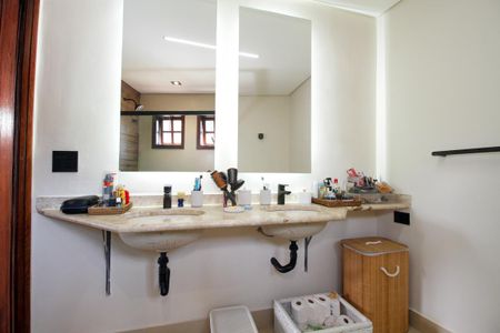 Casa à venda com 300m², 4 quartos e 3 vagasBanheiro da Suíte 1