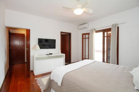 Casa à venda com 300m², 4 quartos e 3 vagasSuíte 2