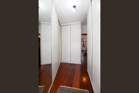 Casa à venda com 300m², 4 quartos e 3 vagasCloset da Suíte 1