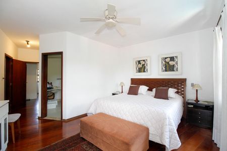 Casa à venda com 300m², 4 quartos e 3 vagasSuíte 1