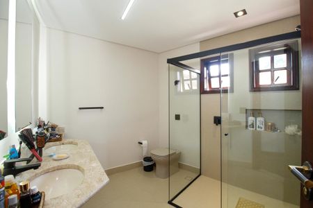 Casa à venda com 300m², 4 quartos e 3 vagasBanheiro da Suíte 1