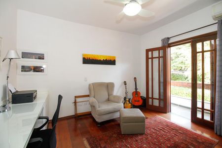 Casa à venda com 300m², 4 quartos e 3 vagasSuíte 3