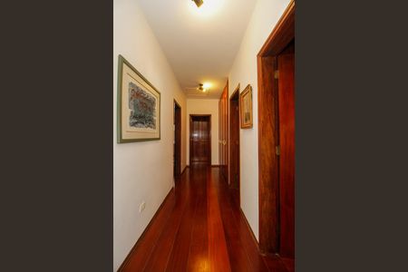 Casa à venda com 300m², 4 quartos e 3 vagasCorredor da Área Íntima