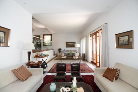 Sala de Estar de casa à venda com 4 quartos, 300m² em Vila Madalena, São Paulo