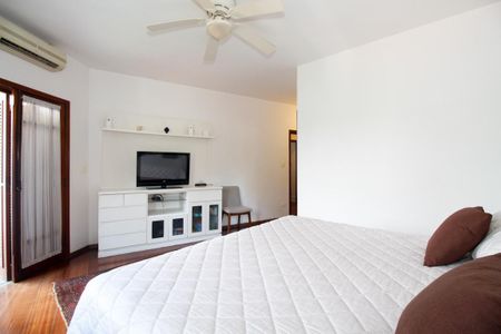 Casa à venda com 300m², 4 quartos e 3 vagasSuíte 1