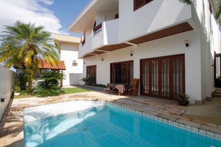 Casa à venda com 300m², 4 quartos e 3 vagasPiscina e Churrasqueira