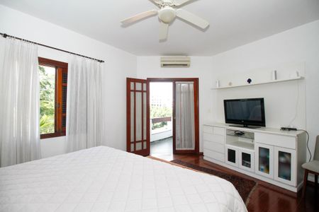 Casa à venda com 300m², 4 quartos e 3 vagasSuíte 1