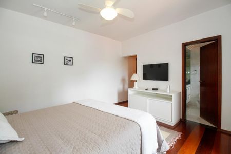 Casa à venda com 300m², 4 quartos e 3 vagasSuíte 2