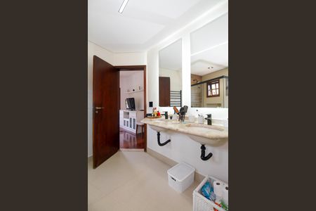 Casa à venda com 300m², 4 quartos e 3 vagasBanheiro da Suíte 1