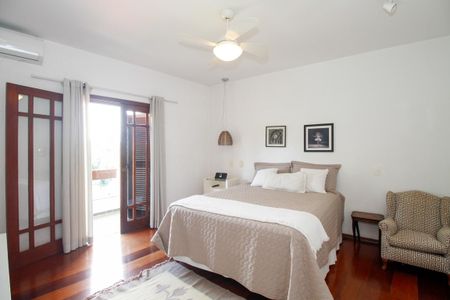 Casa à venda com 300m², 4 quartos e 3 vagasSuíte 2