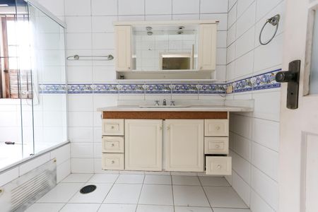 Casa para alugar com 249m², 3 quartos e 2 vagas Casa para alugar com 249m², 3 quartos e 2 vagasBanheiro da Suíte 2