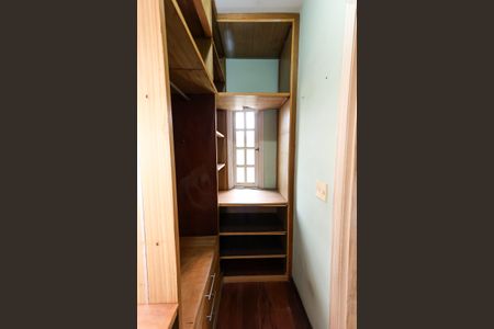 Casa para alugar com 249m², 3 quartos e 2 vagas Casa para alugar com 249m², 3 quartos e 2 vagasCloset da suíte 3