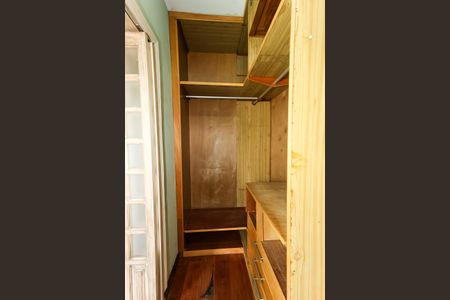 Casa para alugar com 249m², 3 quartos e 2 vagas Casa para alugar com 249m², 3 quartos e 2 vagasCloset da suíte 3