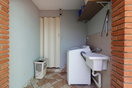 Casa para alugar com 232m², 5 quartos e 2 vagas Casa para alugar com 232m², 5 quartos e 2 vagasÁrea de Serviço