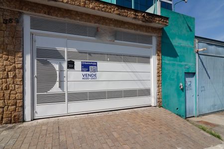 Casa para alugar com 232m², 5 quartos e 2 vagas Casa para alugar com 232m², 5 quartos e 2 vagasFachada