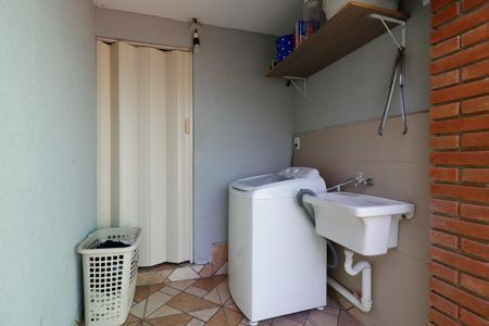 Casa para alugar com 232m², 5 quartos e 2 vagas Casa para alugar com 232m², 5 quartos e 2 vagasÁrea de Serviço