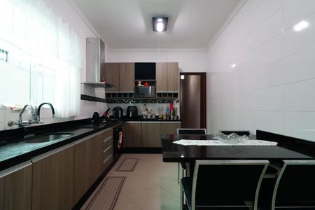 Casa para alugar com 232m², 5 quartos e 2 vagas Casa para alugar com 232m², 5 quartos e 2 vagasCozinha