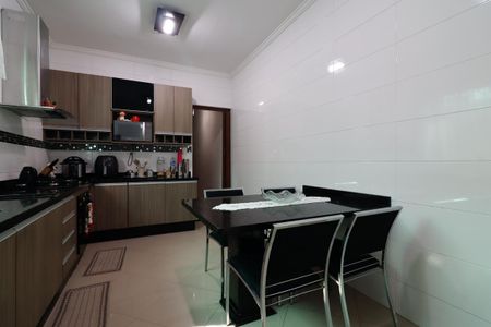Casa para alugar com 232m², 5 quartos e 2 vagas Casa para alugar com 232m², 5 quartos e 2 vagasCozinha