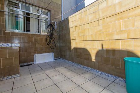 Casa para alugar com 84m², 2 quartos e sem vagaQuintal