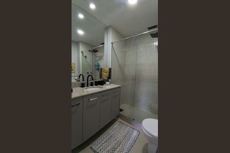 Apartamento à venda com 153m², 3 quartos e 3 vagas Apartamento à venda com 153m², 3 quartos e 3 vagasBanheiro Social