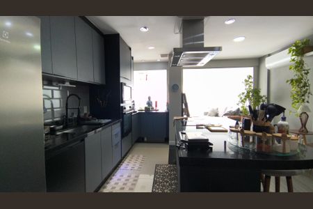 Apartamento à venda com 153m², 3 quartos e 3 vagas Apartamento à venda com 153m², 3 quartos e 3 vagasCozinha