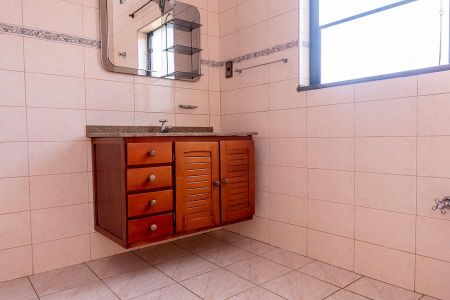 Casa para alugar com 360m², 3 quartos e 8 vagasBanheiro Social